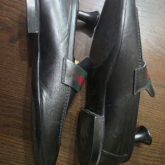 Gucci Black Leather Loafers with Green and Red Stripe - Picture 2 of 6